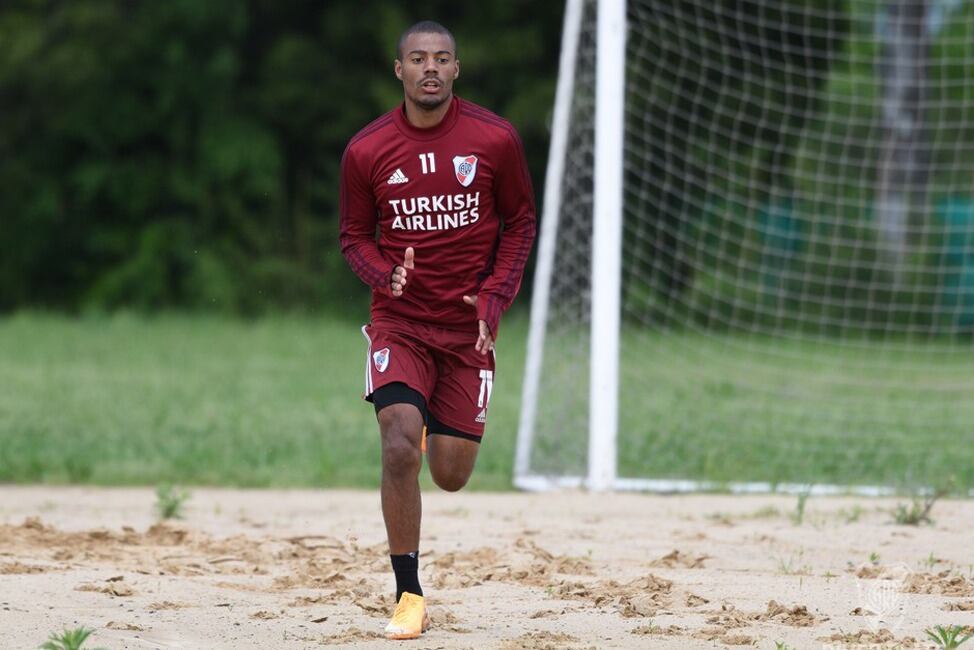 El uruguayo De la Cruz dio negativo de coronavirus.