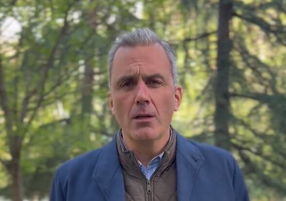 Ortega Smith, el nostálgico del franquismo que se declara amigo de Victoria Villarruel.