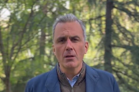 Ortega Smith, el nostálgico del franquismo que se declara amigo de Victoria Villarruel.