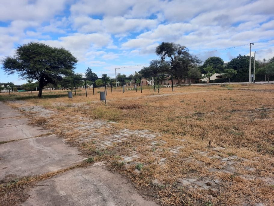 Así se encuentra la Plaza de la Familia en Coronel Moldes 