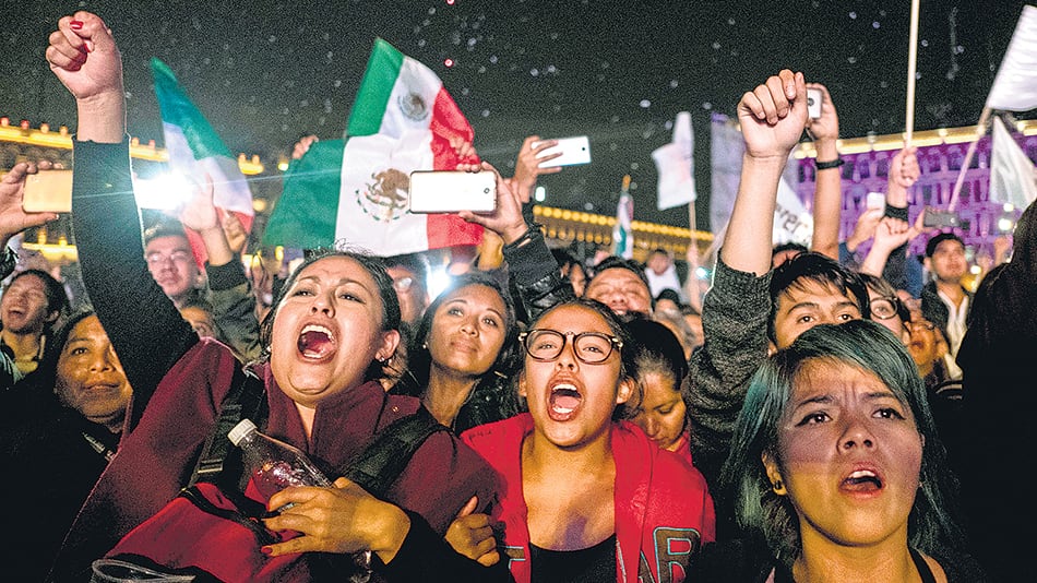 Simpatizantes de López Obrador celebraron el triunfo de su candidato el domingo a la noche.