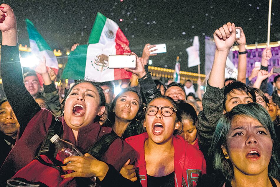 Simpatizantes de López Obrador celebraron el triunfo de su candidato el domingo a la noche.