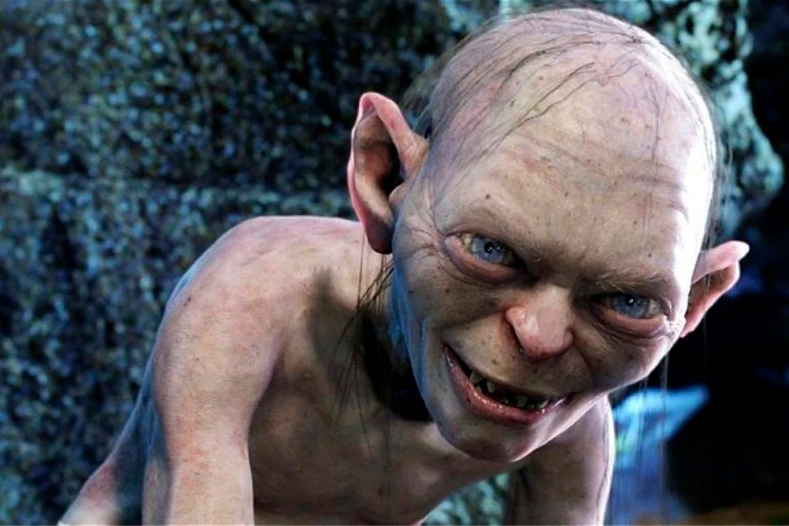 Gollum es un hobbit corrompido por el poder del Anillo.