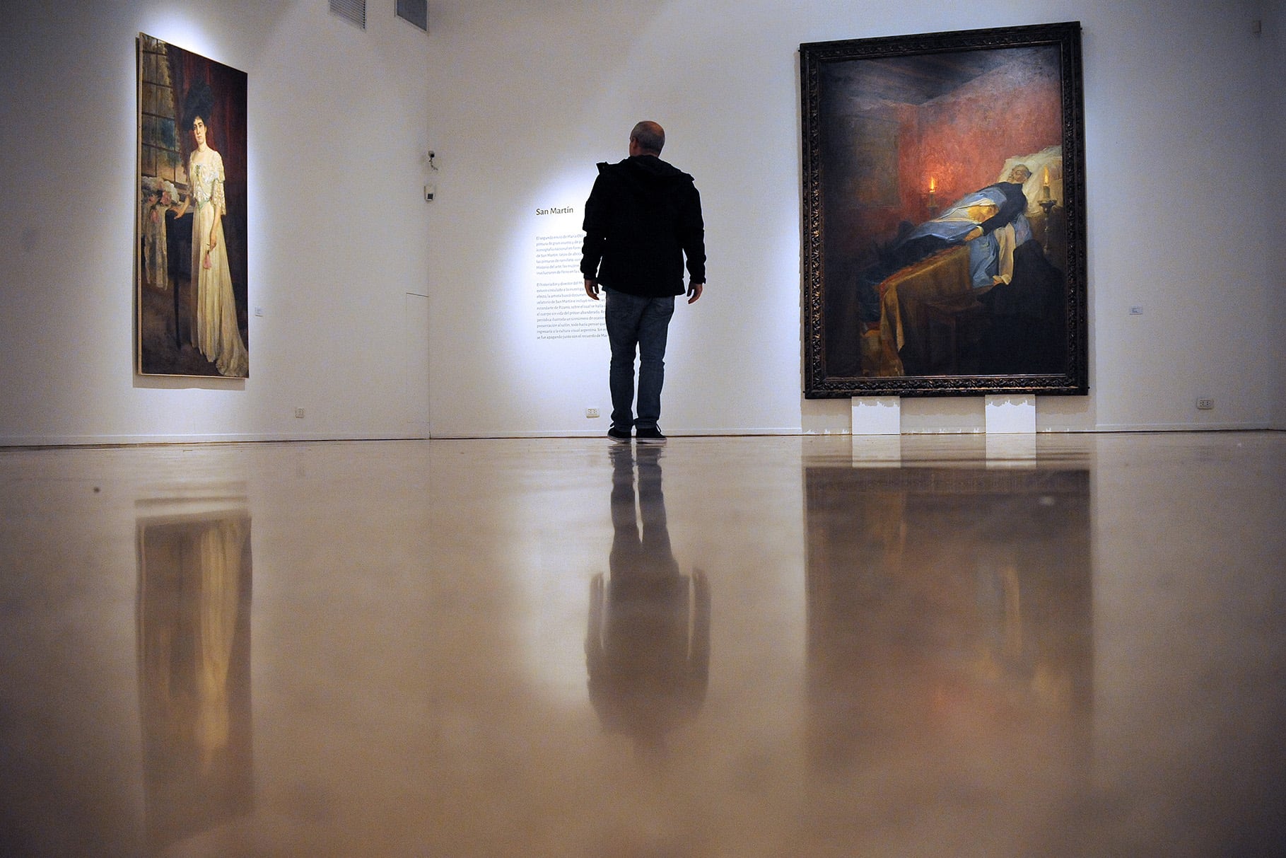 Óleo de una dama porteña (1906) y el velatorio de San Martín (1901)