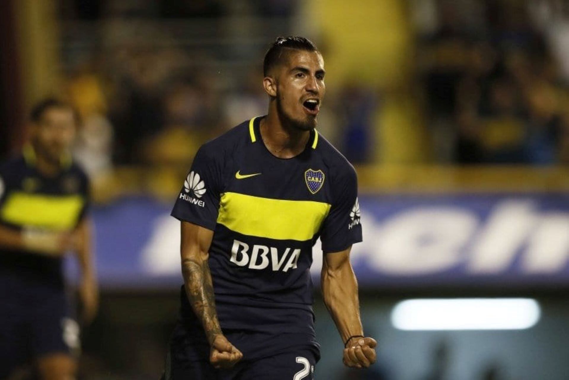 El futbolista Junior Bnítez, de 30 años, fue detenido por tres denuncias de violencia de género y familiar. Se le secuestró un sarma 9 mm.