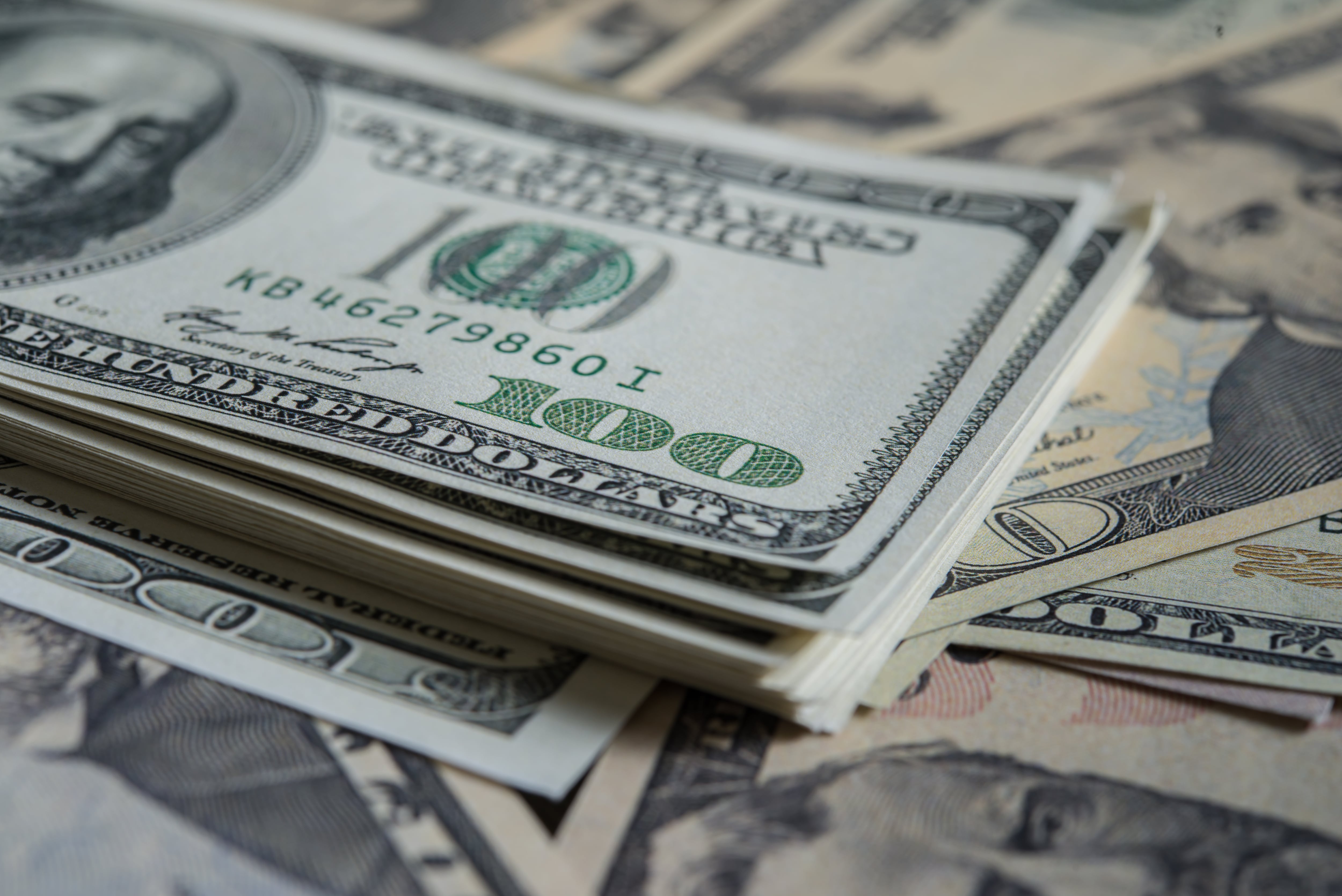 Las distintas cotizaciones del dólar registraron leves descensos este martes