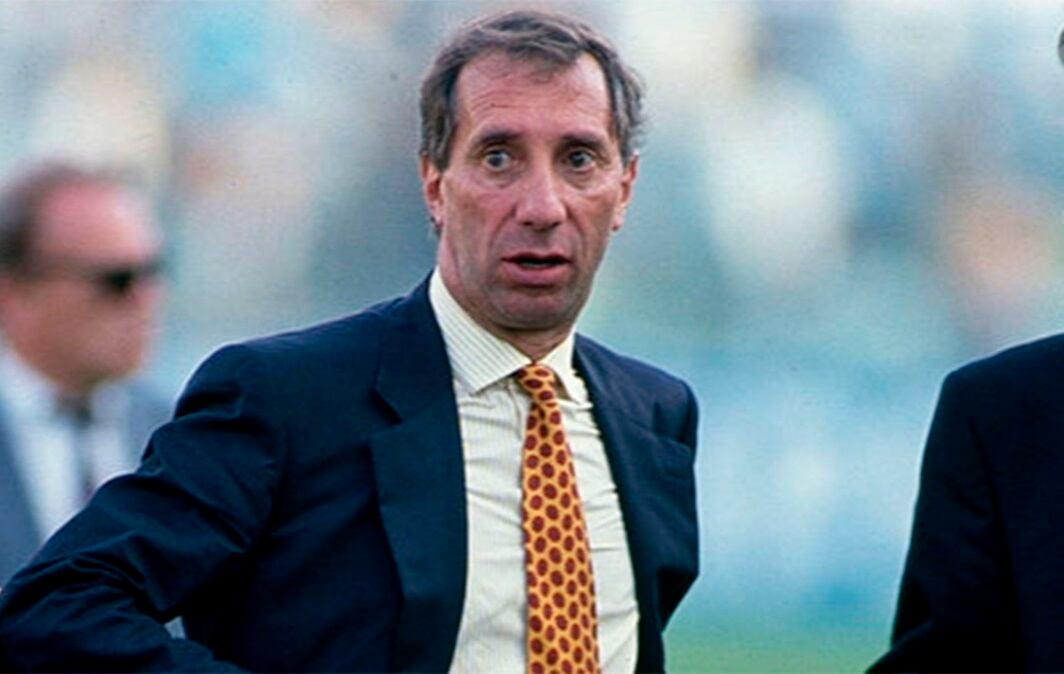 Bilardo tardó más de una hora, pero dio la cara ante los periodistas.