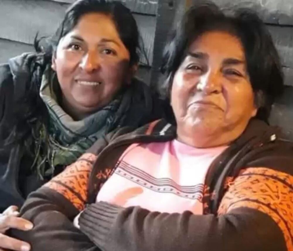 Laura Díaz (derecha). 