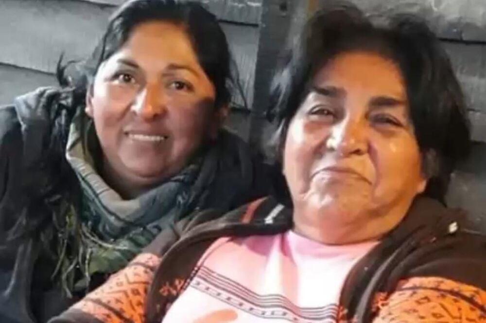 Laura Díaz (derecha).