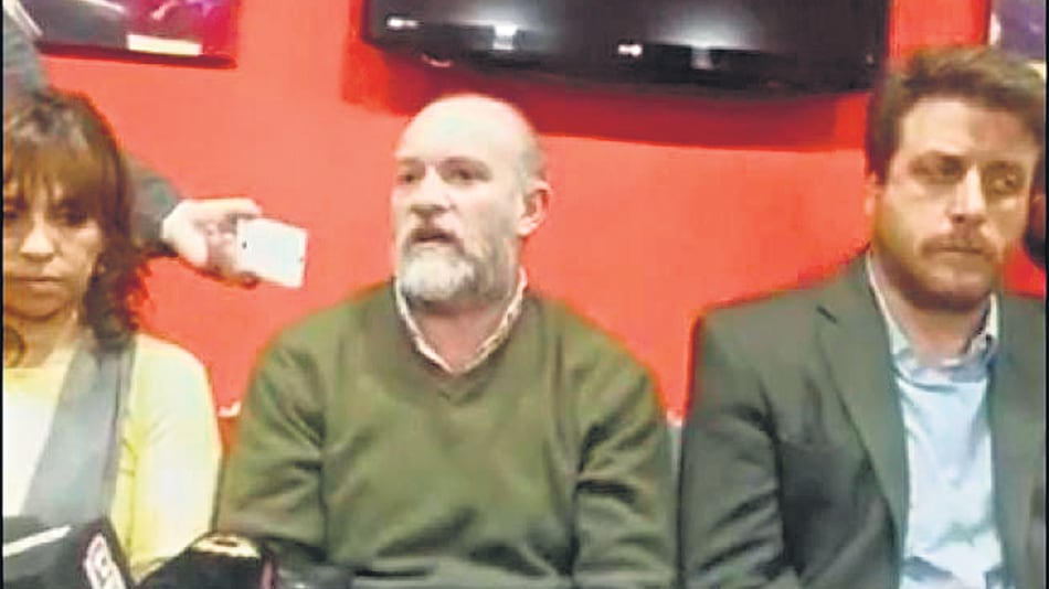 Sergio Maldonado, hermano de Santiago, acompañado por su abogada y organismos de Derechos Humanos.