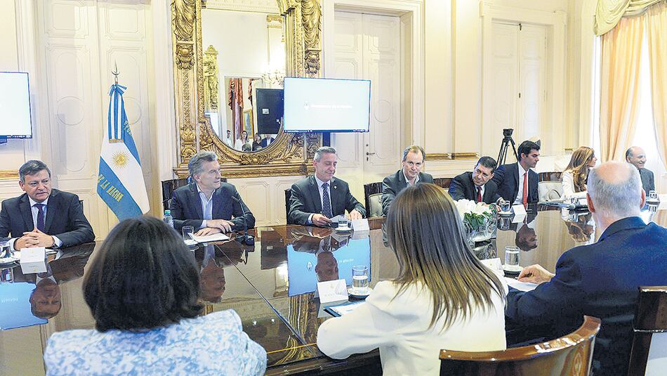 A fines de noviembre, el Ejecutivo firmaba con los gobernadores un pacto fiscal que bajaba “los impuestos distorsivos”.