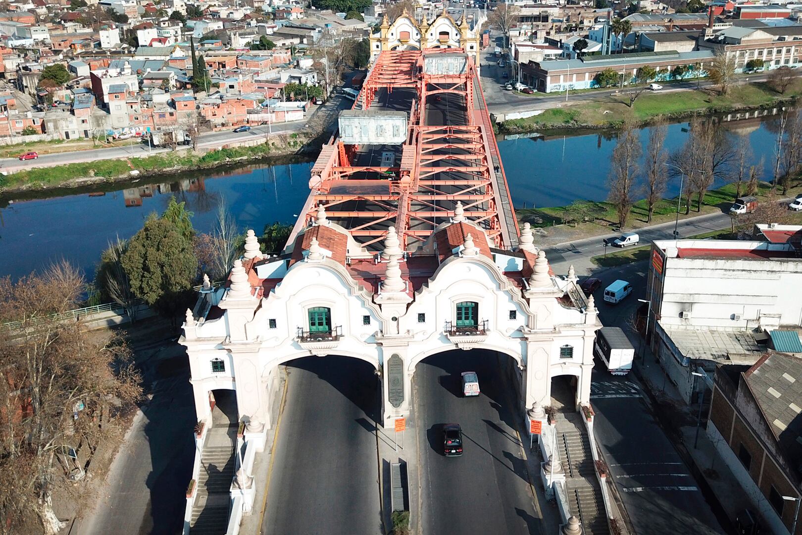 El puente Alsina une Pompeya con Lanús y fue una de las obras realizadas por Vialidad Nacional.