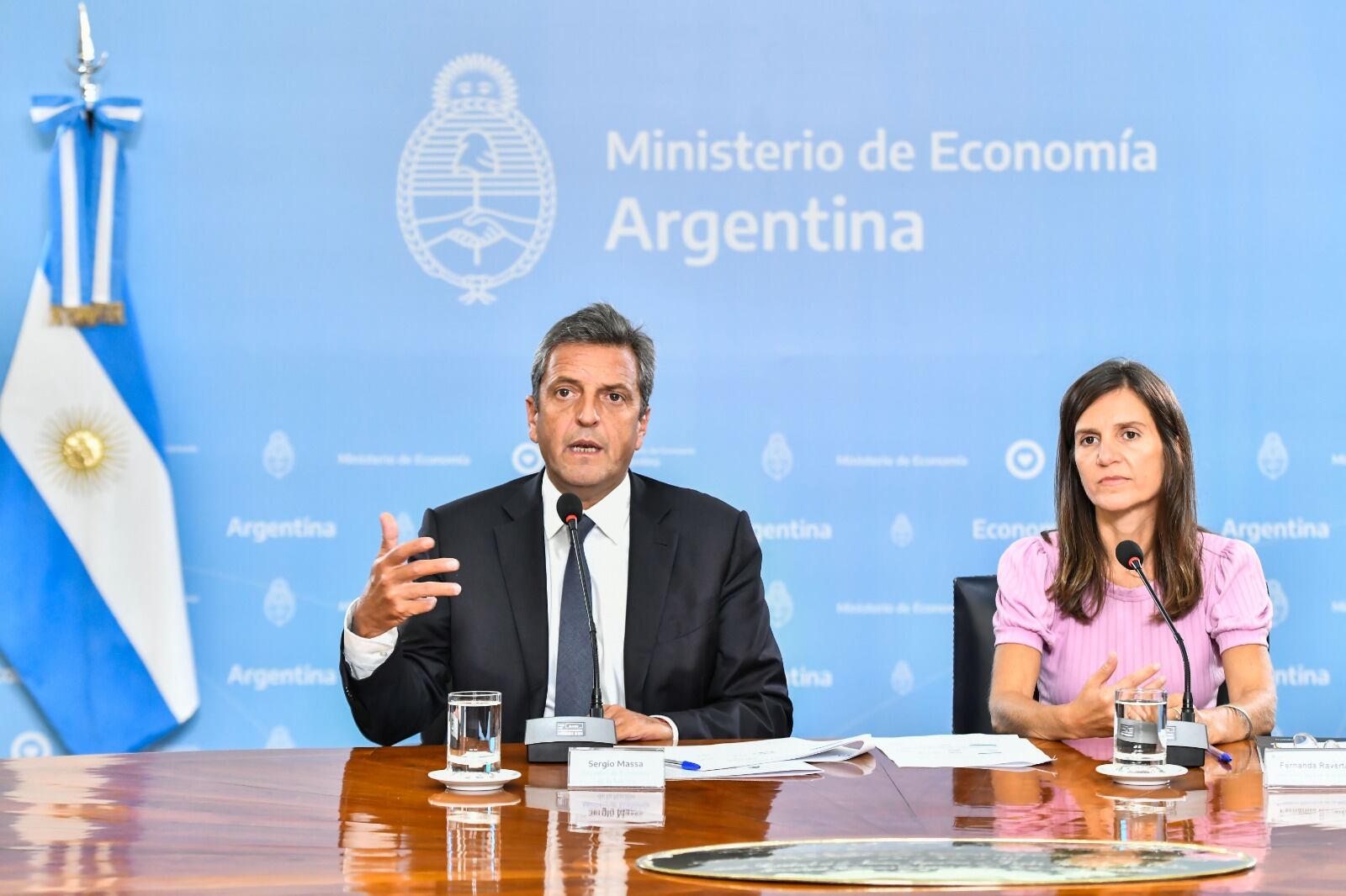 El ministro de Economía, Sergio Massa, y la titular de la Anses, Fernanda Raverta.