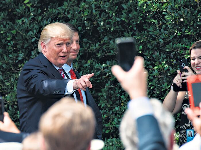 Los hijos de Trump mantienen al tanto al presidente sobre la evolución de los negocios.