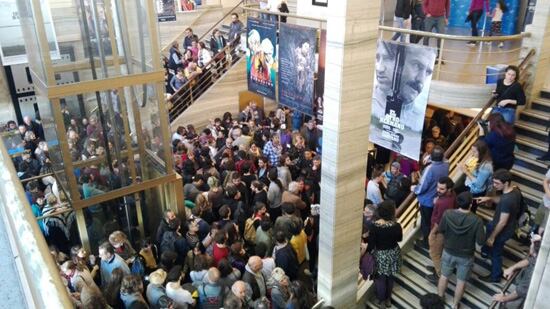 "Todos sufrimos este golpe. Se ataca a la cultura y la libertad de trabajar", expresó el reconocido fotógrafo Félix Monti.
