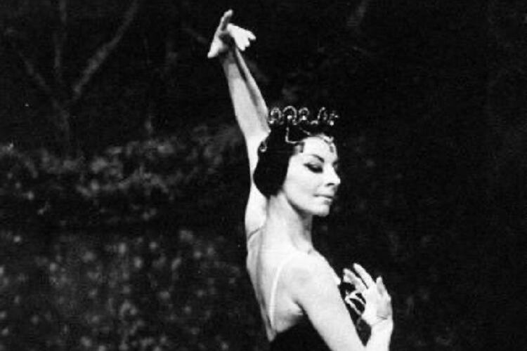 Alonso bailó pese a sus problemas de visión, que se agravaron hasta la ceguera total.