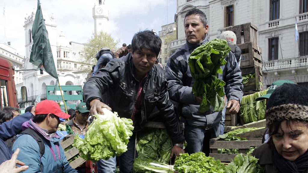 La Unión de Trabajadores de la Tierra presentará una denuncia ante el Inadi por considerar que la reglamentación es discriminatoria.