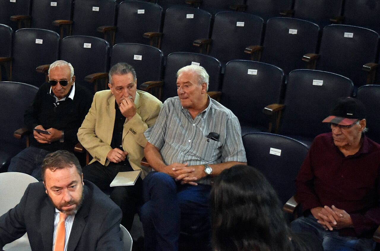 La imagen del inicio al juicio: Los acusados Aceituno, Curzio, Forcelli y Pallero.