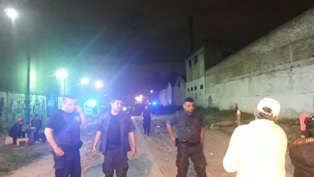 Los policías, a palos, gases y balas de goma, desalojaron a los vecinos del Barrio Pampa
