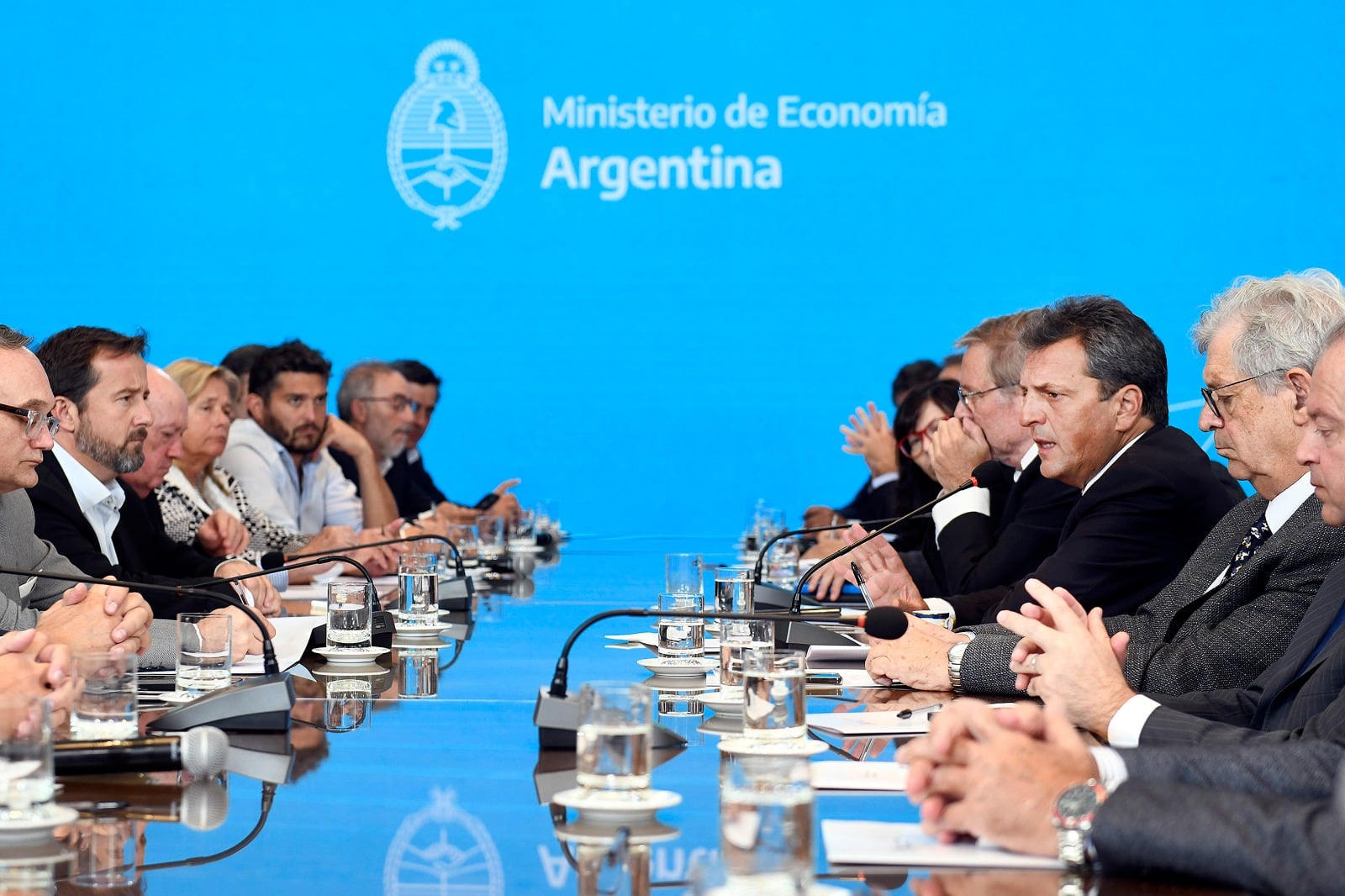 Massa, sus secretarios y el resto de los sectores, que fueron al anuncio