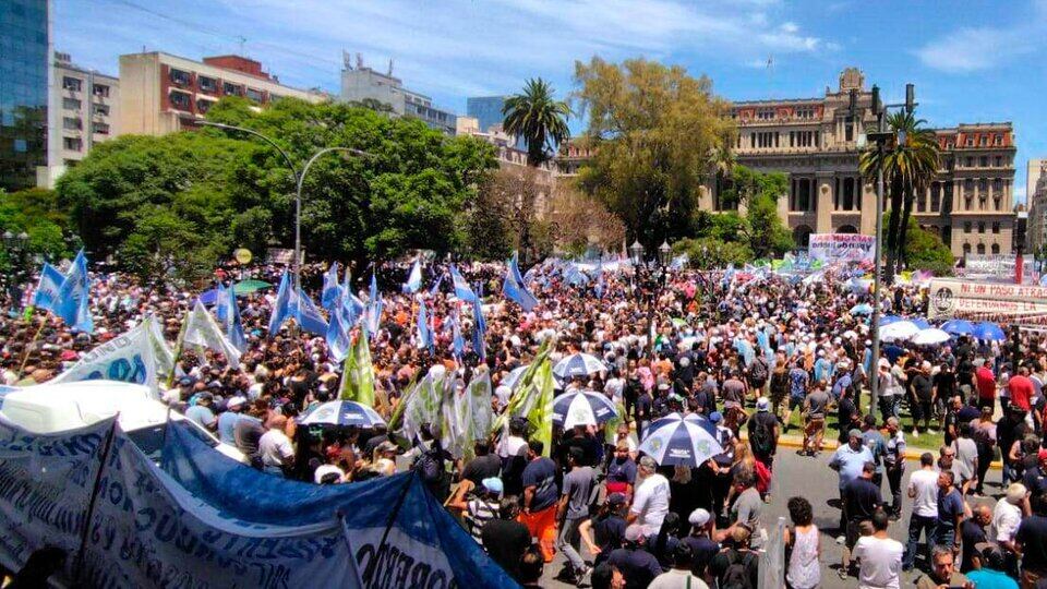 UxP emitidó un documento de apoyo a la movilización con la consigna "La Patria no se vende".