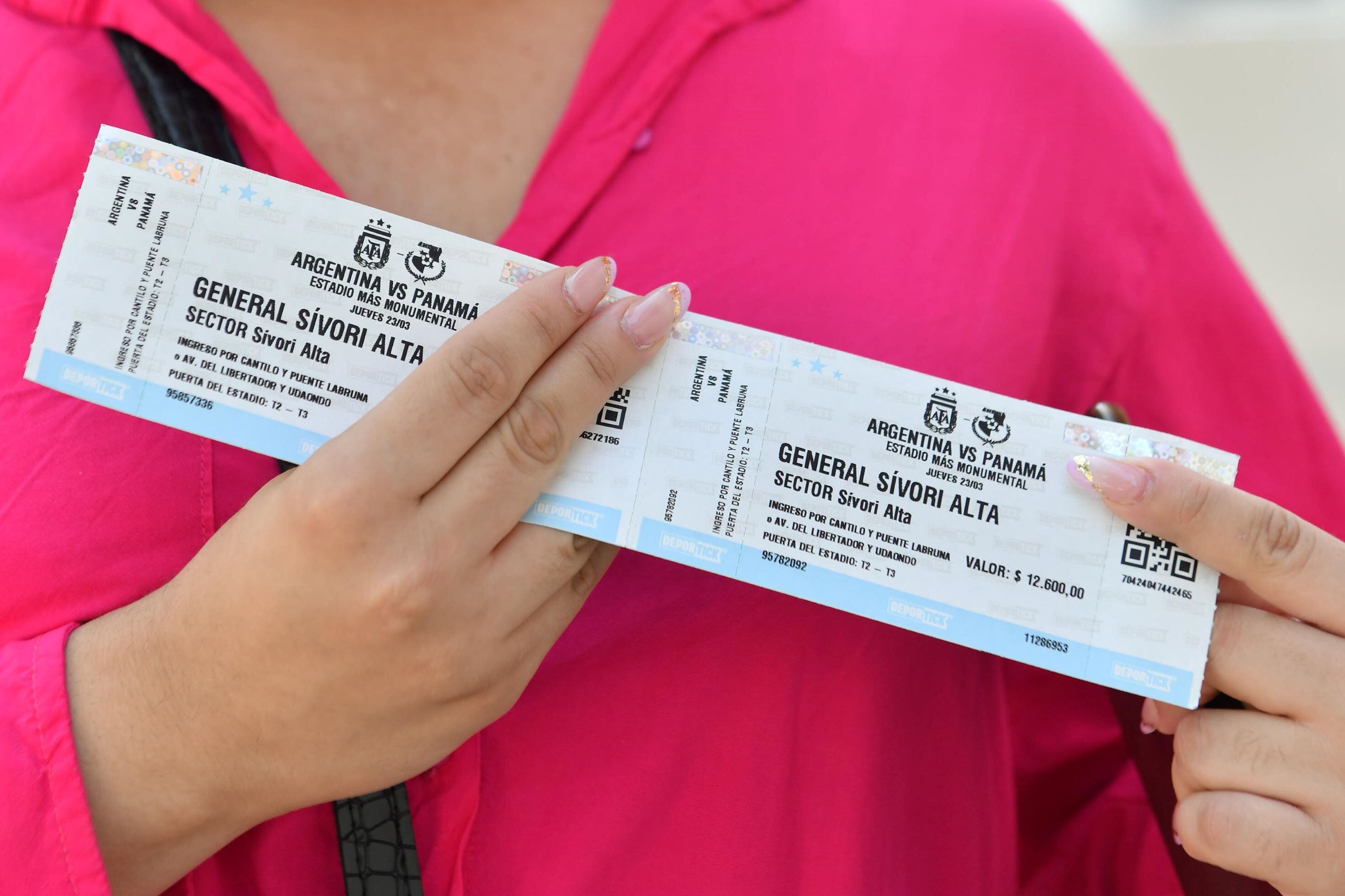 Milei quiere despenalizar la reventa de entradas deportivas e impide limitar los precios.