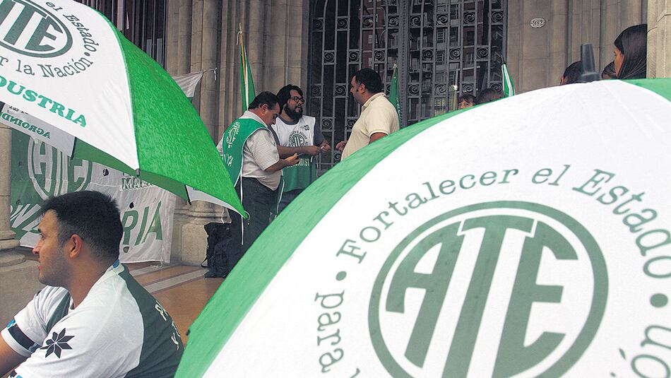 Los gremios iniciaron asambleas en la sede central y en los entes descentralizados.