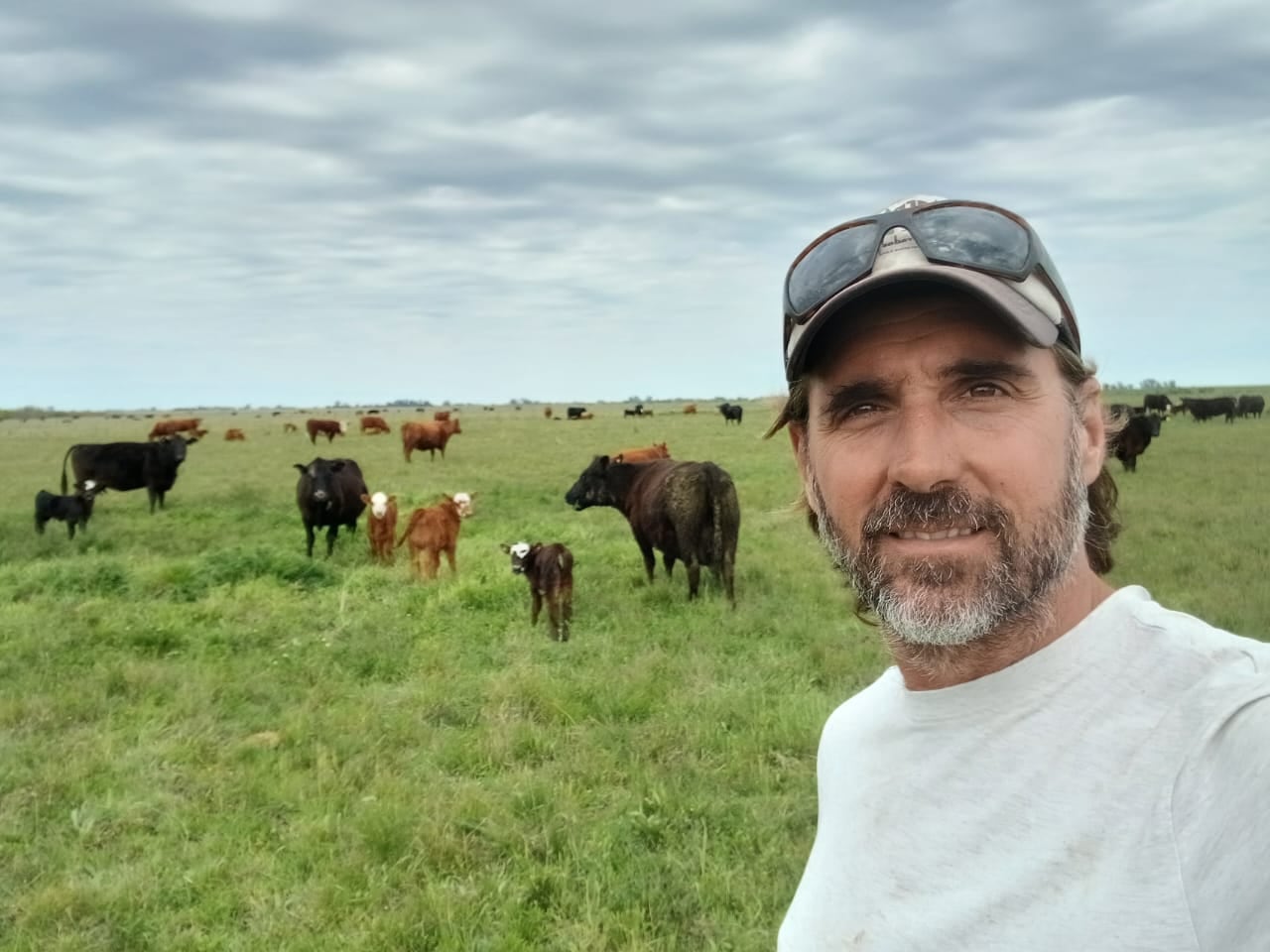 Sebastián Campo en su campo de Pergamino.
