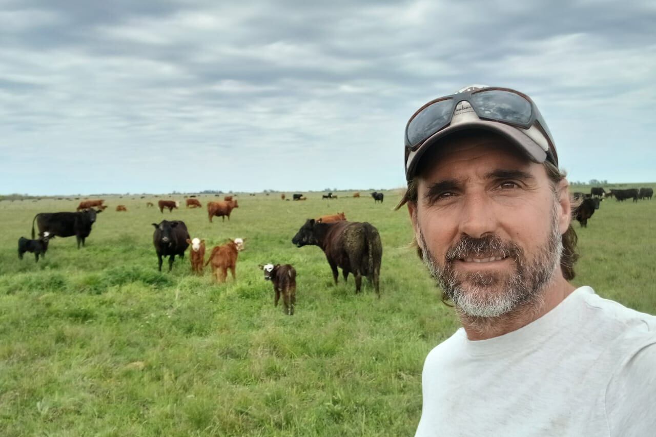 Sebastián Campo en su campo de Pergamino.