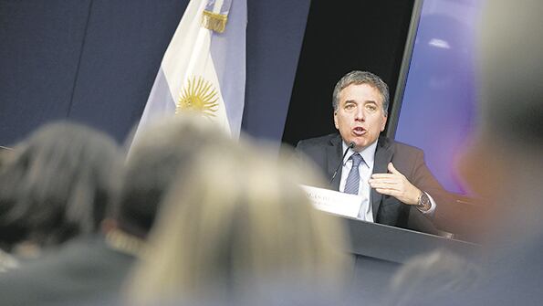 Nicolás Dujovne, ministro de Hacienda, se abraza al acuerdo con el FMI para poder pagar la deuda.