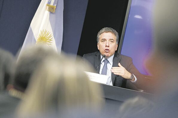 Nicolás Dujovne, ministro de Hacienda, se abraza al acuerdo con el FMI para poder pagar la deuda.