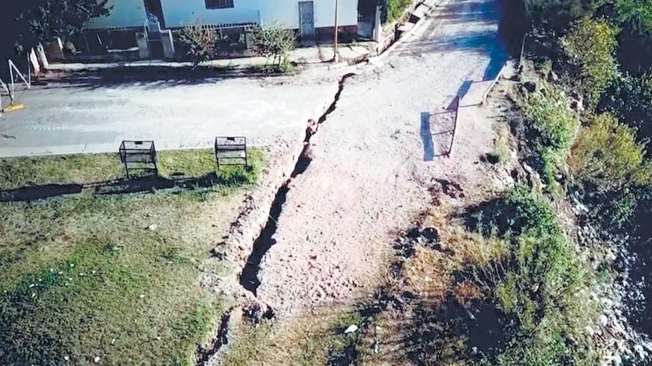 “Hay huecos de un metro de ancho y cuarenta de profundidad”, dijo el intendente.