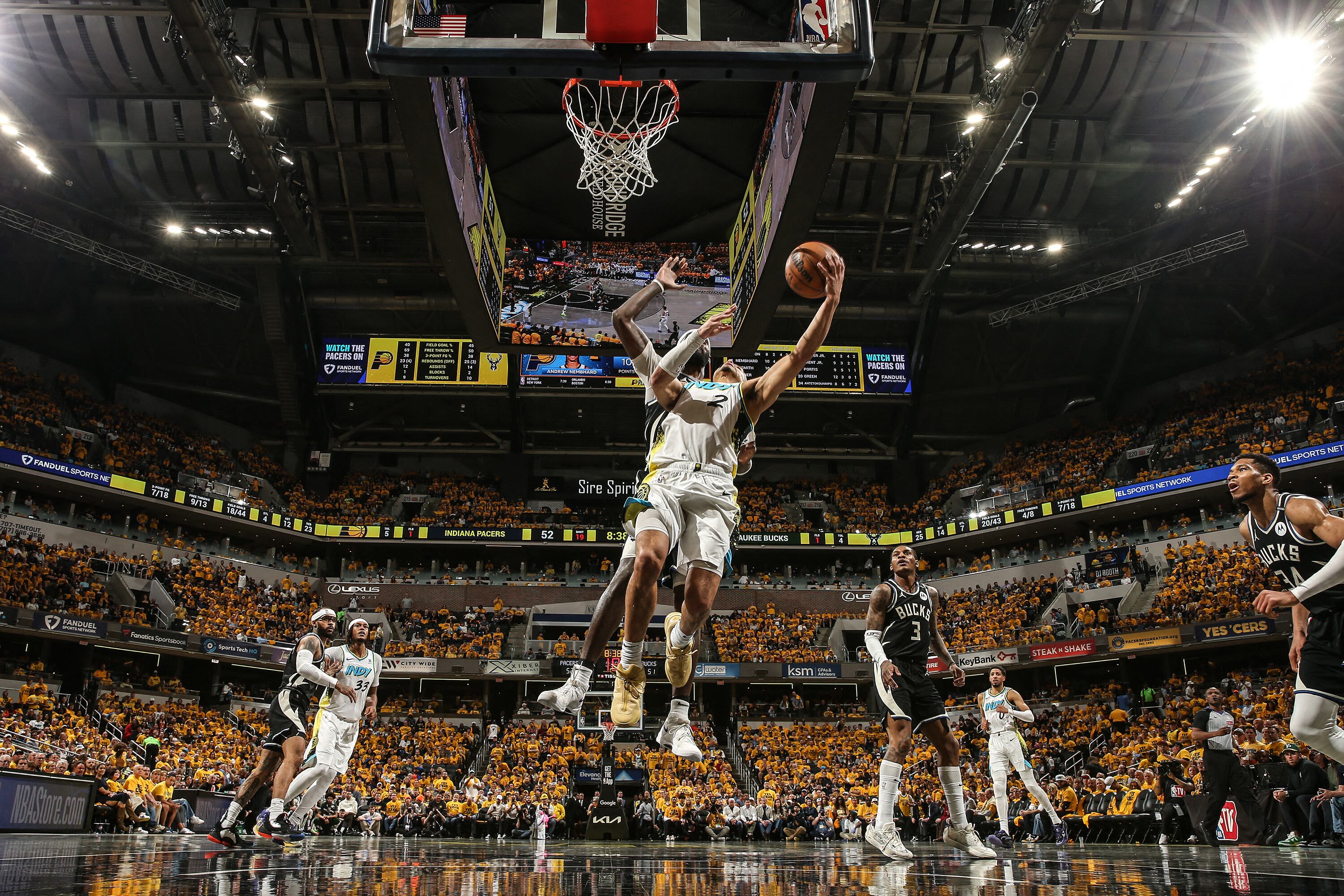 Indiana logró una remontada histórica para asegurar la clasificación