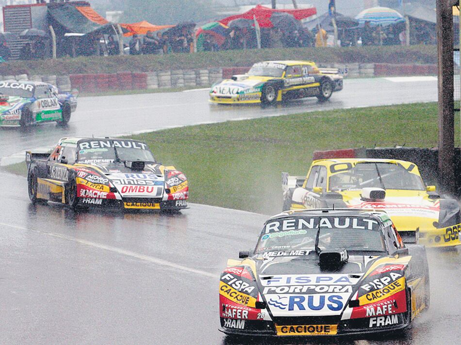 Emiliano Spataro festejó ayer en una carrera particular.