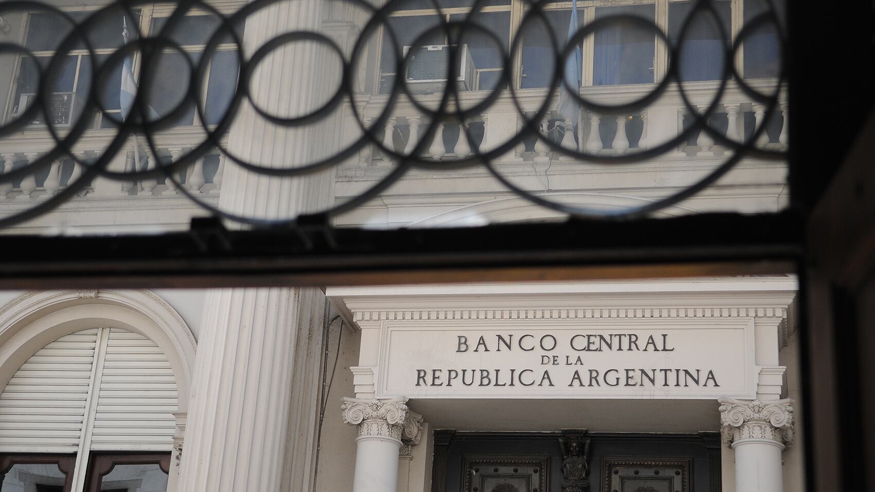 Regreso el control de cambios administrado por el Banco Central.