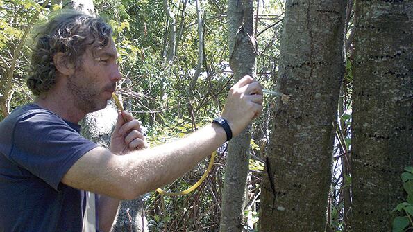 Luis Calcaterra es biólogo y se dedica a investigar las especies invasivas.