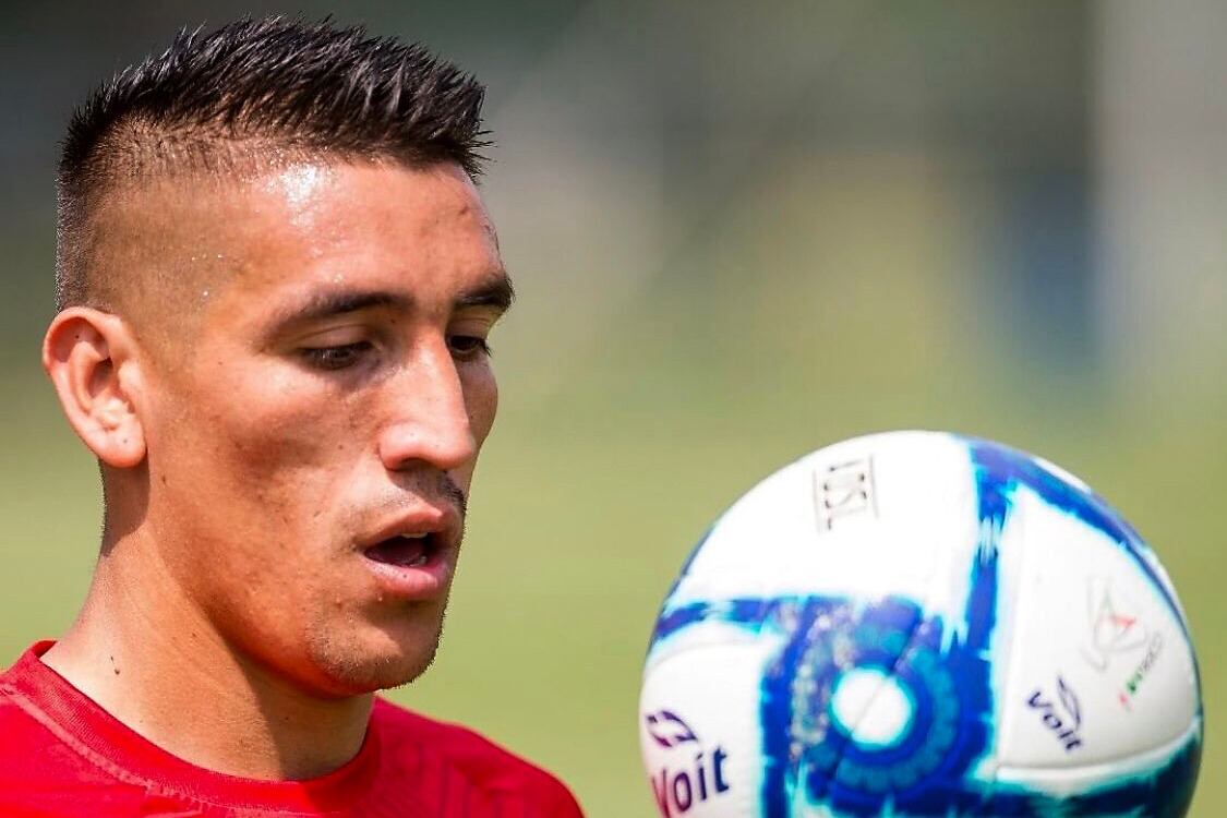 Centurión seguirá vistiendo la camiseta de Vélez.