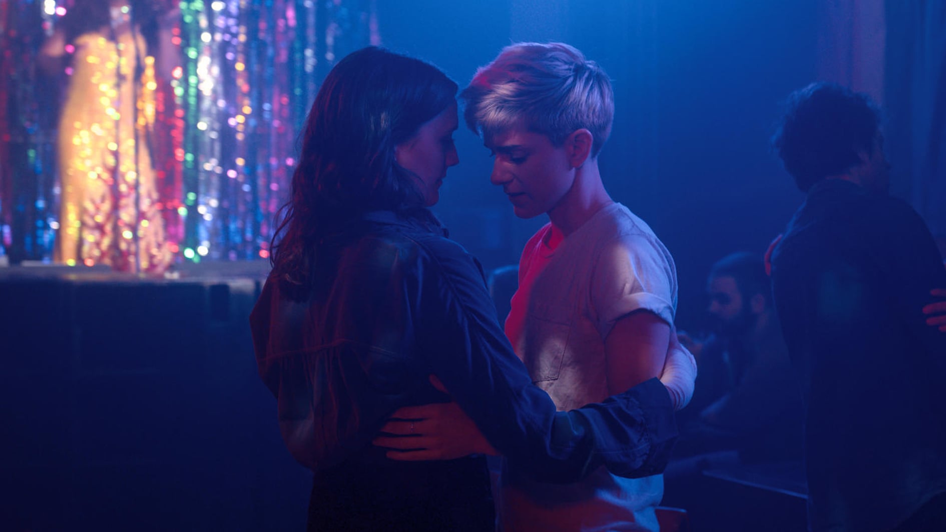 Mae y George viven un romance lésbico en Feel Good