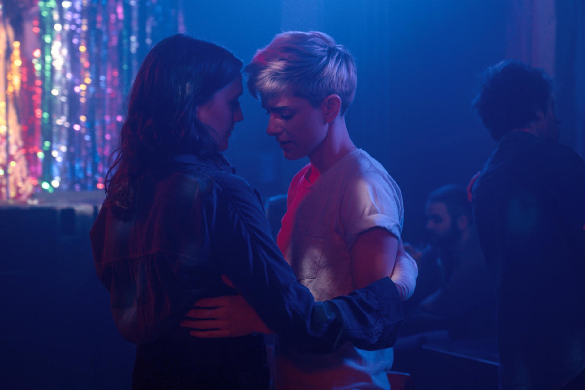 Mae y George viven un romance lésbico en Feel Good