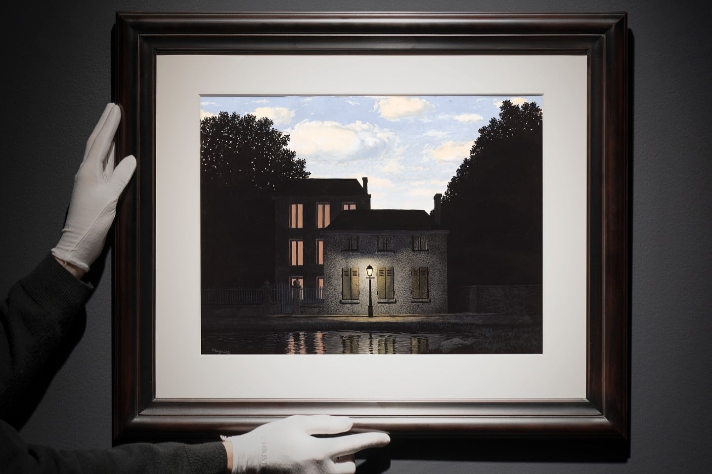 La obra de arte de René Magritte "El imperio de la luz" fue subastada por 121 millones de dólares en Nueva York .