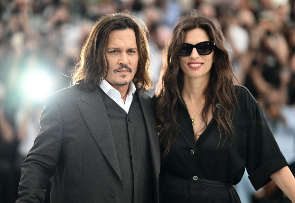 Johnny Depp se presentó junto a la actriz y directora Maïwenn, en el Festival de Cannes. Imagen: AFP.