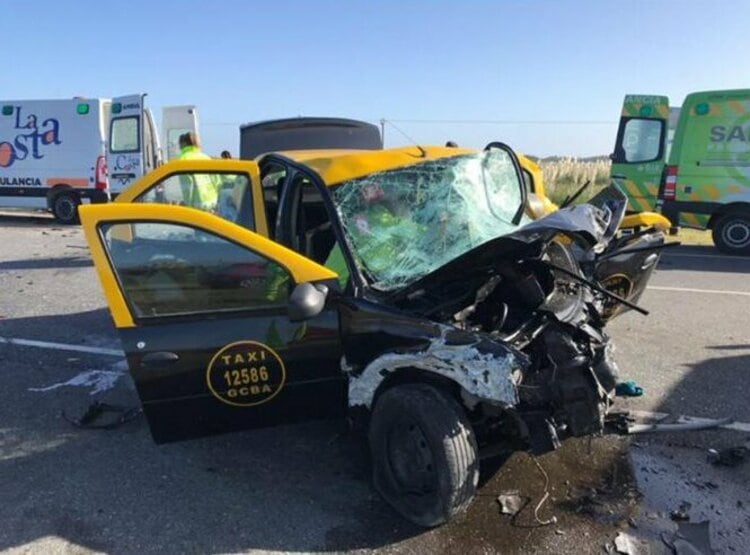 Así quedó uno de los autos que chocaron.