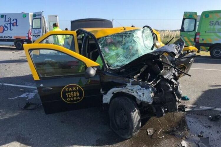 Así quedó uno de los autos que chocaron.