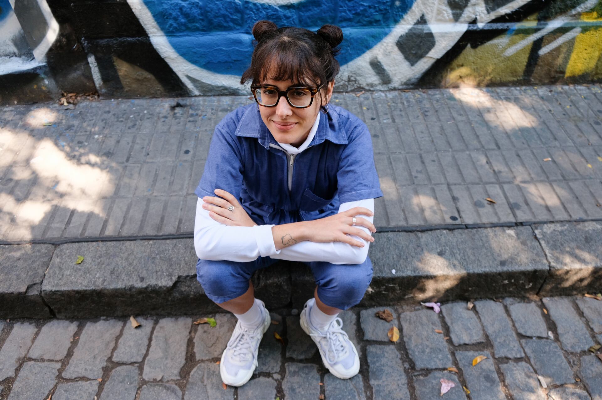 En su primer largometraje, San Martín trabaja la idea de que los monstruos no están escondidos sino enfrente nuestro, a la luz del día