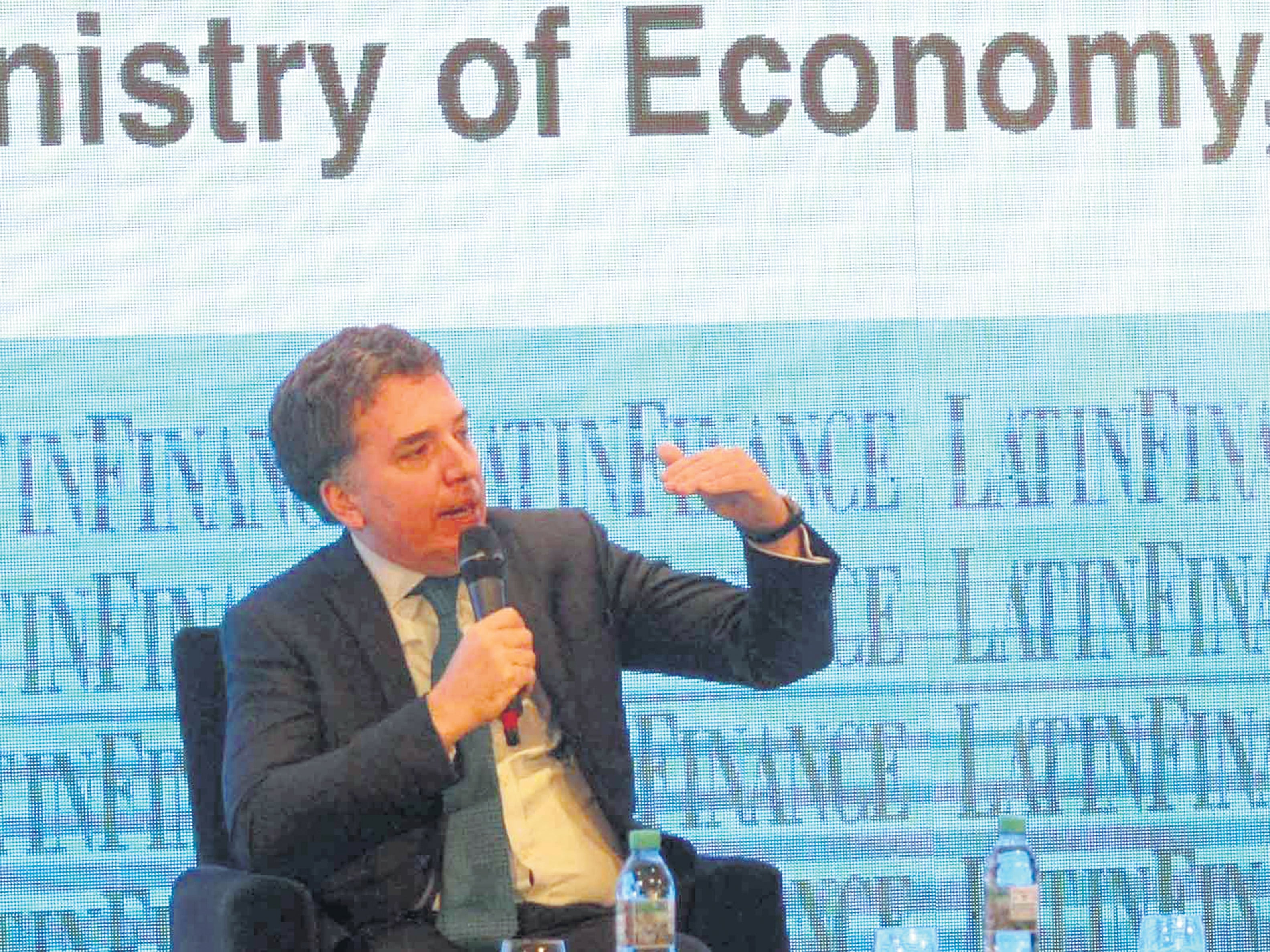 Dujovne dijo que la actividad económica crecerá por encima del tres por ciento.