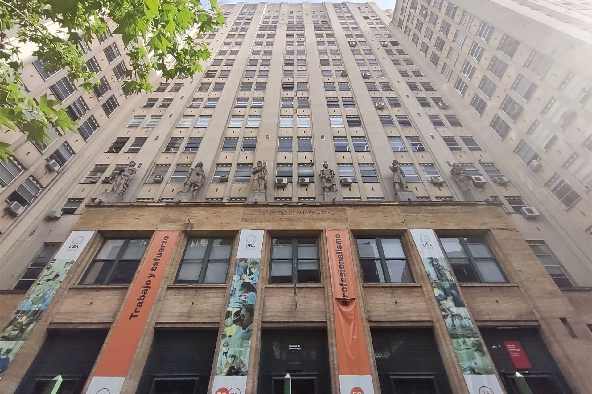 Por un escape de gas evacuaron la Facultad de Odontología en Recoleta. (Foto: Facultad de Odontología UBA)