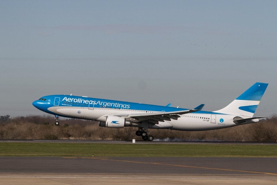 Daniela Carbone, azafata de la empresa Aerolíneas Argentinas, fue acusada de crear el audio de voz con amenazas de bomba en el vuelo.
