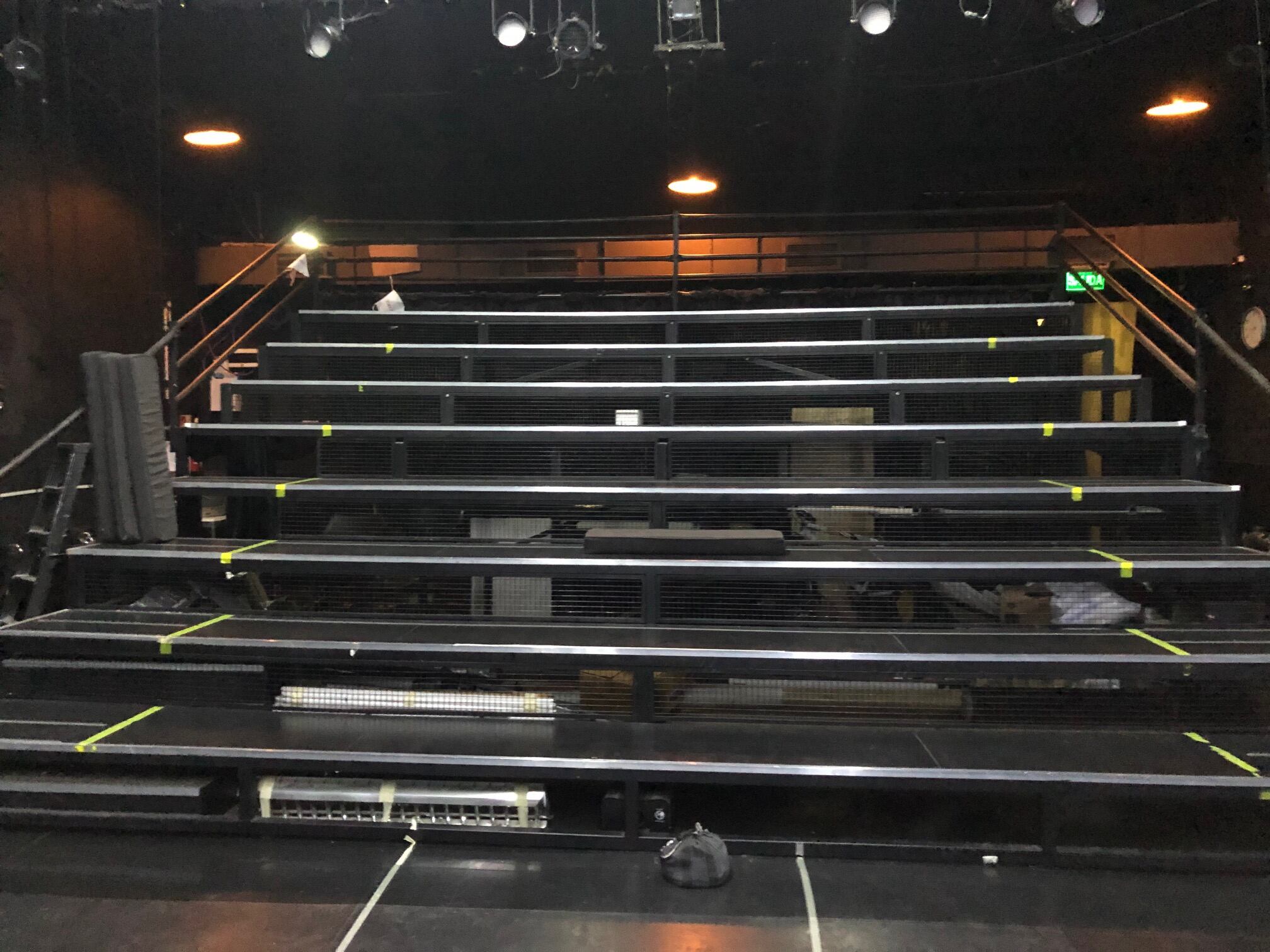 Las salas vacías y un futuro de incertidumbre.