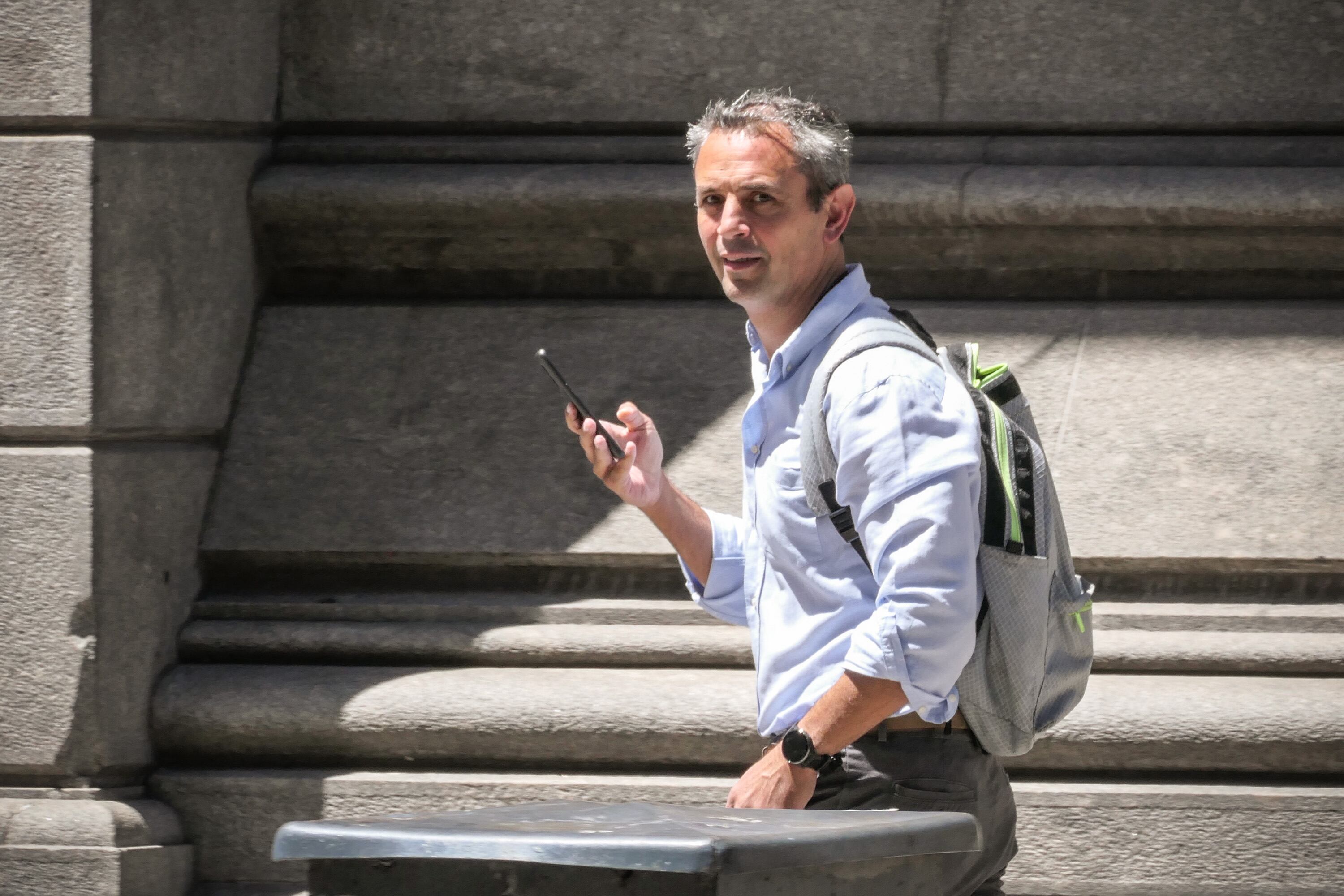El presidente de la Cámara de Diputados, Martín Menem, ingresando al Congreso.
