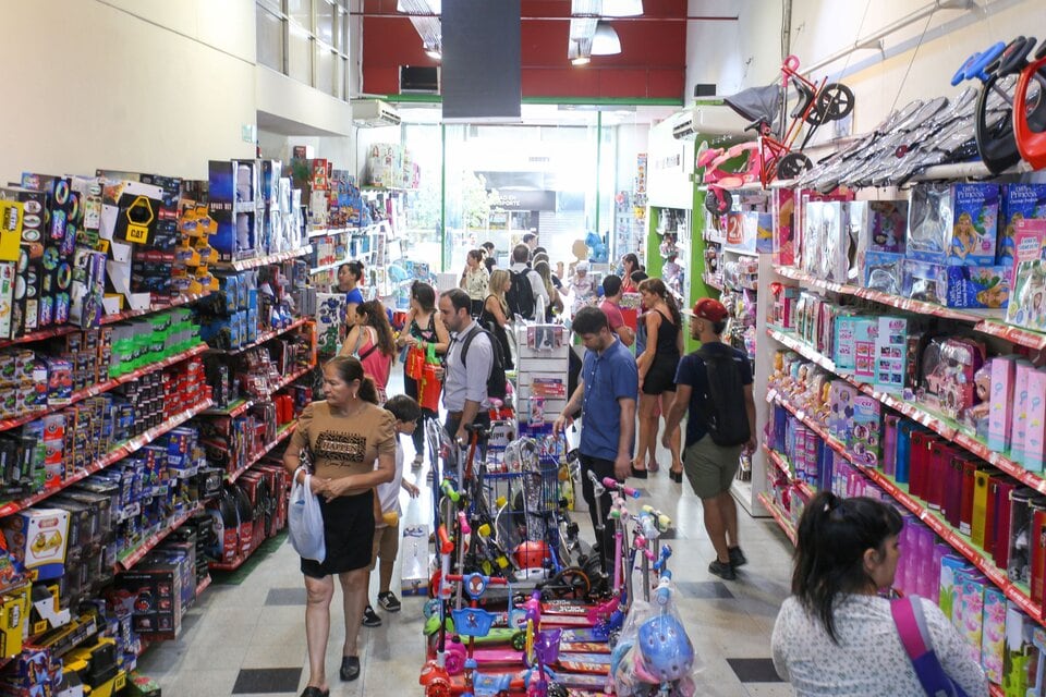 Empleados de comercio: cuánto cobran los cajeros, vendedores y administrativos en febrero